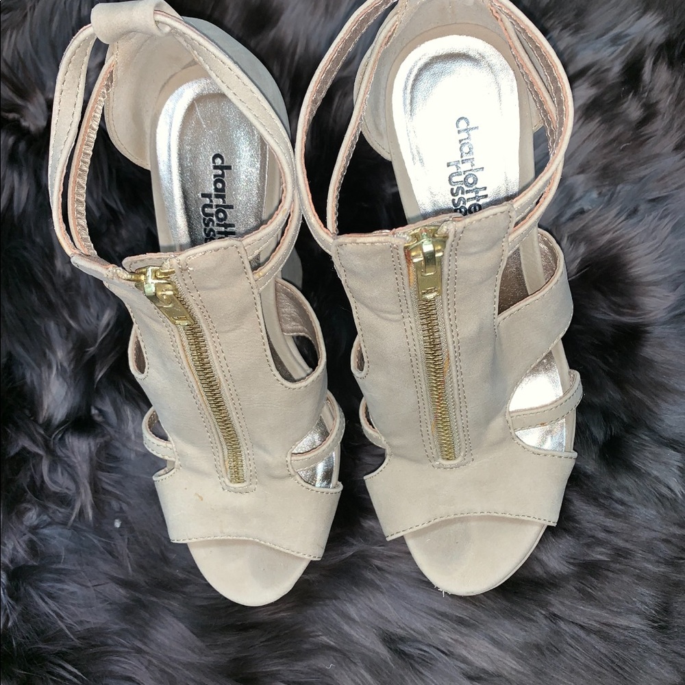 Heels - Picture 2 of 3